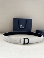 Width 3.5Cm This 35mm double-sided belt combines elegance and modernity. Both si