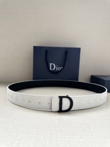 Width 3.5Cm This 35mm double-sided belt combines elegance and modernity. Both si