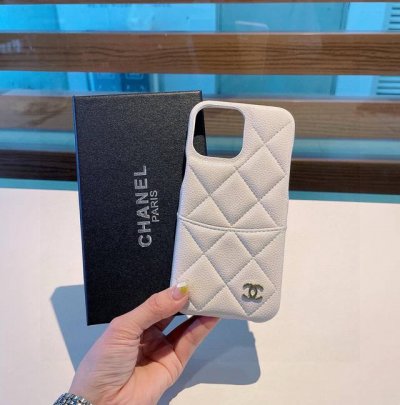 Chanel's popular mobile phone case in the fashion circle The same caviar leather
