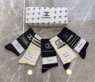 Specially packaged Chanel new mid-length slouch socks! Five pairs per box, same