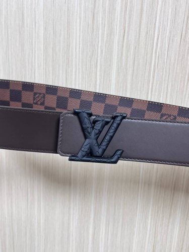 New seasonal style, 4.0mm wide brown checkered pattern, made of imported calfsk