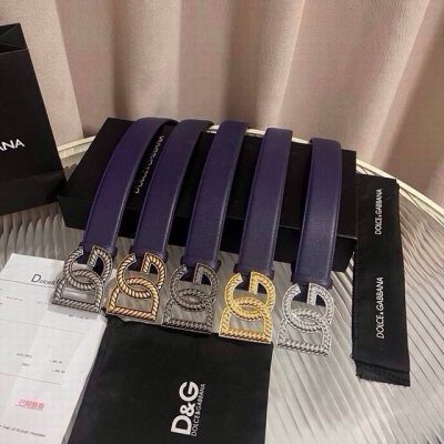 Dolce & Gabbana calfskin belt with a personalized logo buckle. Calfskin belt wit