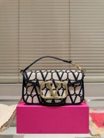 Small folding box size 20.9 Valentino Loco shoulder bag overflowing with luxury