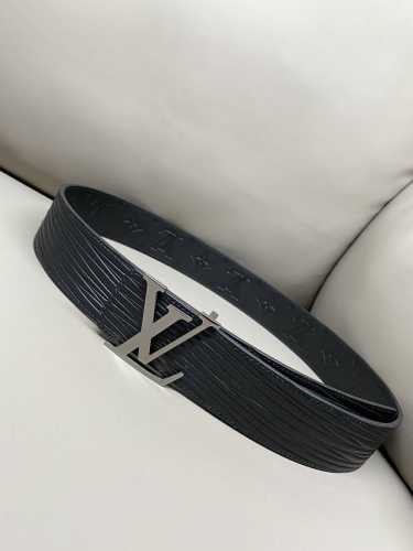 Lv Initiales 40mm double-sided belt Imported calfskin material soft feel One sid