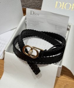 30 Montaigne Jolie Belt This 30 Montaigne Jolie belt draws inspiration from the