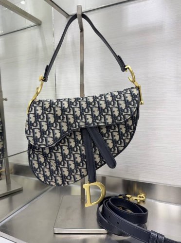 Large Saddle Bag with Shoulder Strap: The king of kings, this classic saddle bag