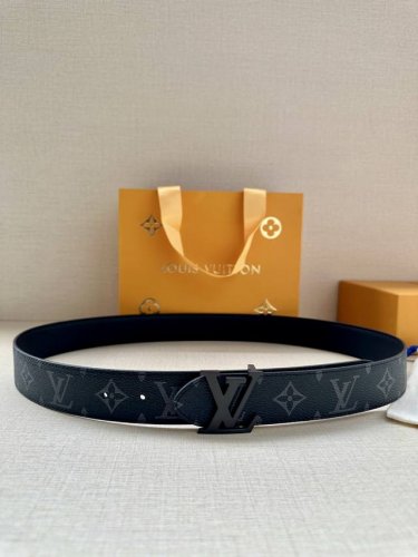 3.4 Wide Lv Trunk Double-Sided Waistband Crafted From Grained Leather For A Mode