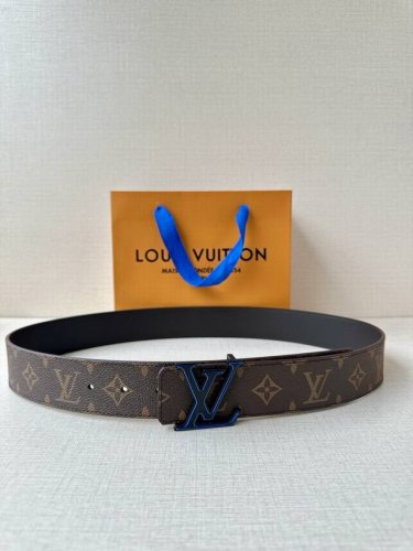 4.0 Wide LV Optic Reversible Belt focuses on the classic Monogram pattern: one s