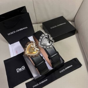 Dolce & Gabbana's new Devotion Lux leather belt, 4.0cm wide, features a handcraf