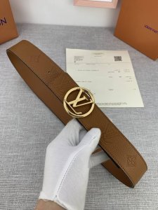 4.0 Wide Lv Shadow belt has the classic style of Monogram Shadow leather and the