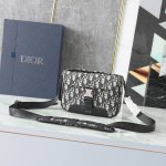 This Dior Explorer bag draws inspiration from the timeless messenger bag icon,