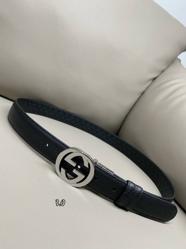 This Gg Marmont series leather strap, with a width of 3.0, is part of the 2025