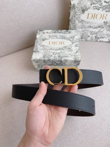 Original quality. Dior men's casual belt series. Simple metal "Cd" logo, embodyi