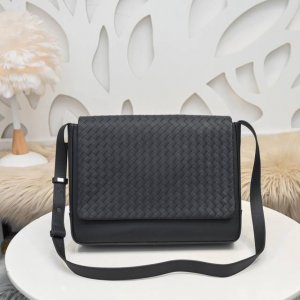 Bv - The latest men's woven messenger bag, original quality, made with premium w