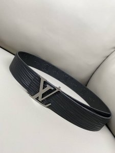 Lv Initiales 40mm double-sided belt Imported calfskin material soft feel One sid