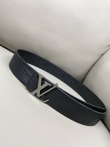 Lv Initiales 40mm double-sided belt Imported calfskin material soft feel One sid