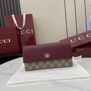 This premium Gucci new product features imported leather and imported thread. T