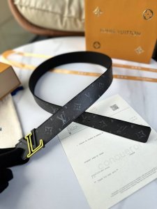 L0Uis Vuitt0N This season's new men's belt, 40mm wide, made from double-sided im