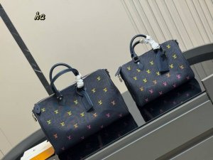 Unboxed Size: 30cm 40cm Lv Keepall new pillow bag Original with cowhide It's jus