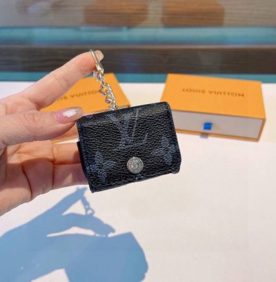 Lv earphone bag classic old flower original leather earphone bag, keychain bag p