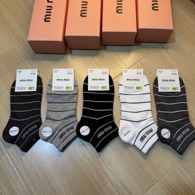 Special Miumiu Miu Miu new socks, one box of five pairs of jacquard classic Mium