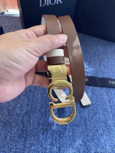 Dior 550 2.0 550 This Montaigne Avenue belt draws inspiration from the eponymous