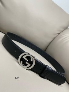 This 3.7mm wide Gg Marmont series leather strap is part of the 2025 Pre-Fall co