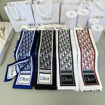 New D letter This Dior Montaigne Mitzah scarf is inspired by the address of the