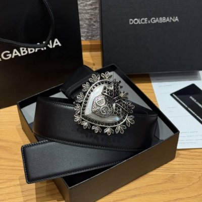 Dg Sacred Heart BeltThis belt is made of cowhide leather. The design of the belt