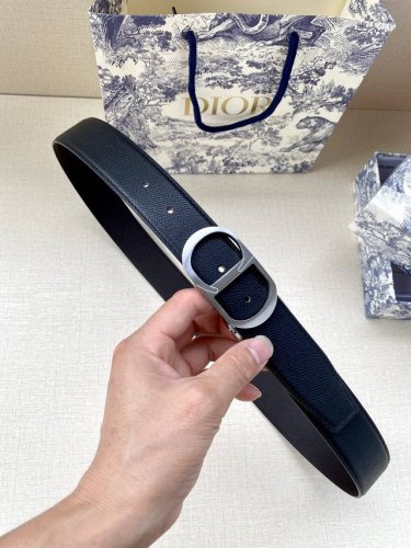 Width 3.5Cm This Dior belt buckle features the "Cd" logo and is crafted in metal