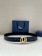 This 35mm reversible belt combines elegance with a modern twist. Double-sided, o