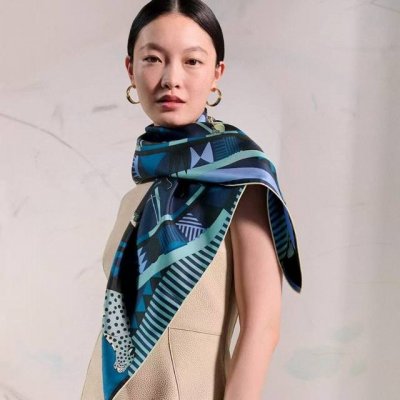 2620 High-quality Hermes King Tiger Carousel 90cm Silk Scarf Under the retro-sty