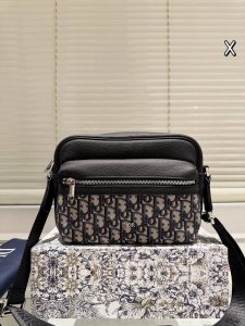 Cowhide version Dior Oblique Safari men's messenger bag A perfect commuter bag f