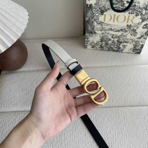 Dior's saddle belt is a classic accessory. Reinterpreted in grained calfskin, it