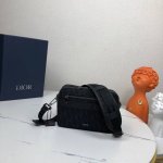 The highest version on the market, welcome to compare Sapphire Messenger Bag Bla