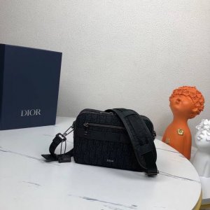 The highest version on the market, welcome to compare Sapphire Messenger Bag Bla