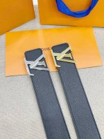 - Comes with Louis Vuitton's exclusive packaging. High-end quality. Synchronize