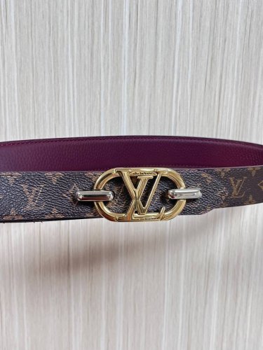New for the season, this belt is crafted from luxurious calfskin and Monogram c