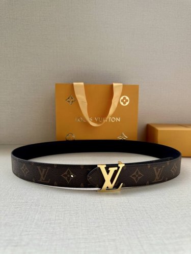 3.4 Wide Lv Trunk Double-Sided Waistband Crafted From Grained Leather For A Mode