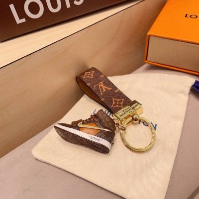 Lv Classic old flower chess keychain keychain joint Nike mini shoe pendant fashi