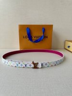 This 2.0 wide Lv Iconic double-sided belt is a brand-new design with a central L