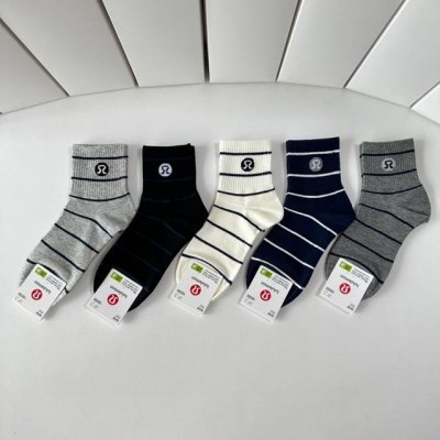 Special counter packaging Luluemon's new mid-length stacked socks! Five pairs pe