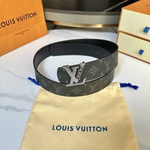 L0Uis Vuitt0N's latest upgraded version from the boutique, featuring a 40mm widt