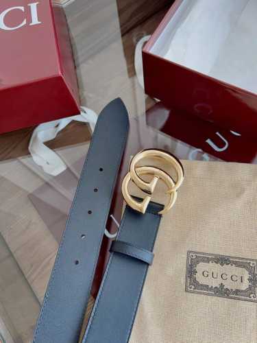 -Gucci. Made of top-grain calfskin, width 4.0cm. New Gucci logo horizontal label