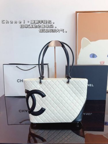 comes with a gift box. Chanel. Hobo Kangpeng shoulder bag. High-quality texture