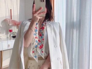 Dior Dior floral latest double-layer headband. It really looks better the more y