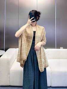 Vip limited edition, exquisite and world-class Chanel Double C shawl, a top-tier