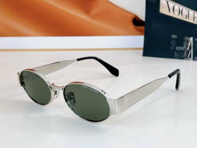 Marc Jacob* Model: Marc 806 S Size: 56 ports 18-145 DDD