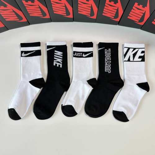 Special Packaging Nike New Mid-Length Slouch Socks! Five pairs per box, same sty