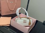 Upgraded version with box Size: 28*13cm Miumiu bowling briefcase The bag is just